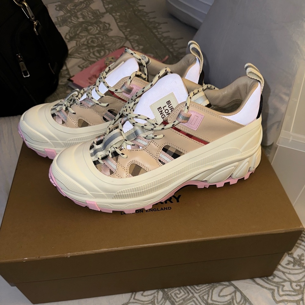 Burberry sneakers